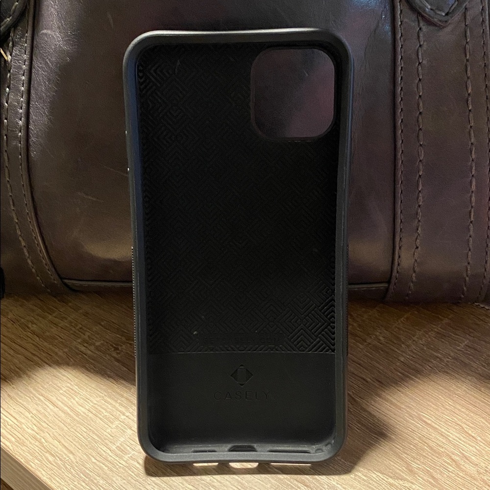 Plaid Red and Black Phone Casely iPhone 11 Pro Max EUC - Picture 2 of 3